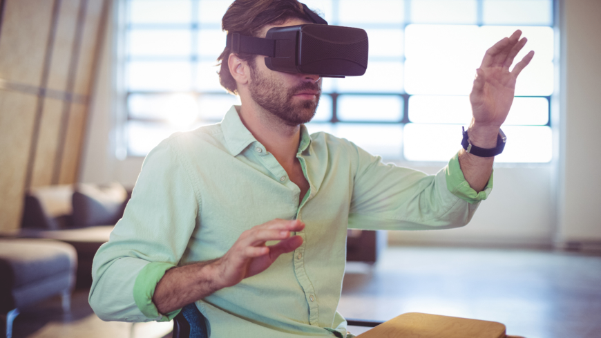 För att råda bot på talarskräcken testas nu en ny behandlingsmetod då man använder sig av virtual reality (VR).  Foto: Shutterstock